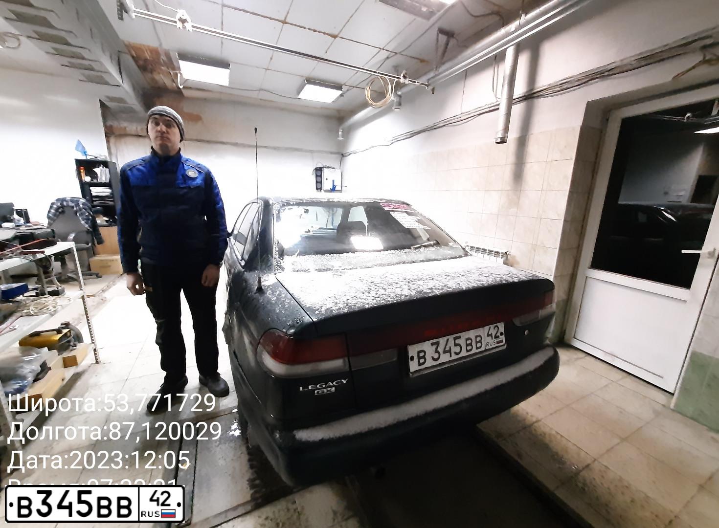 Фото автомобиля SUBARU LEGACY, 1996 — госномер В345ВВ42. Цвет: ЗЕЛЕНЫЙ