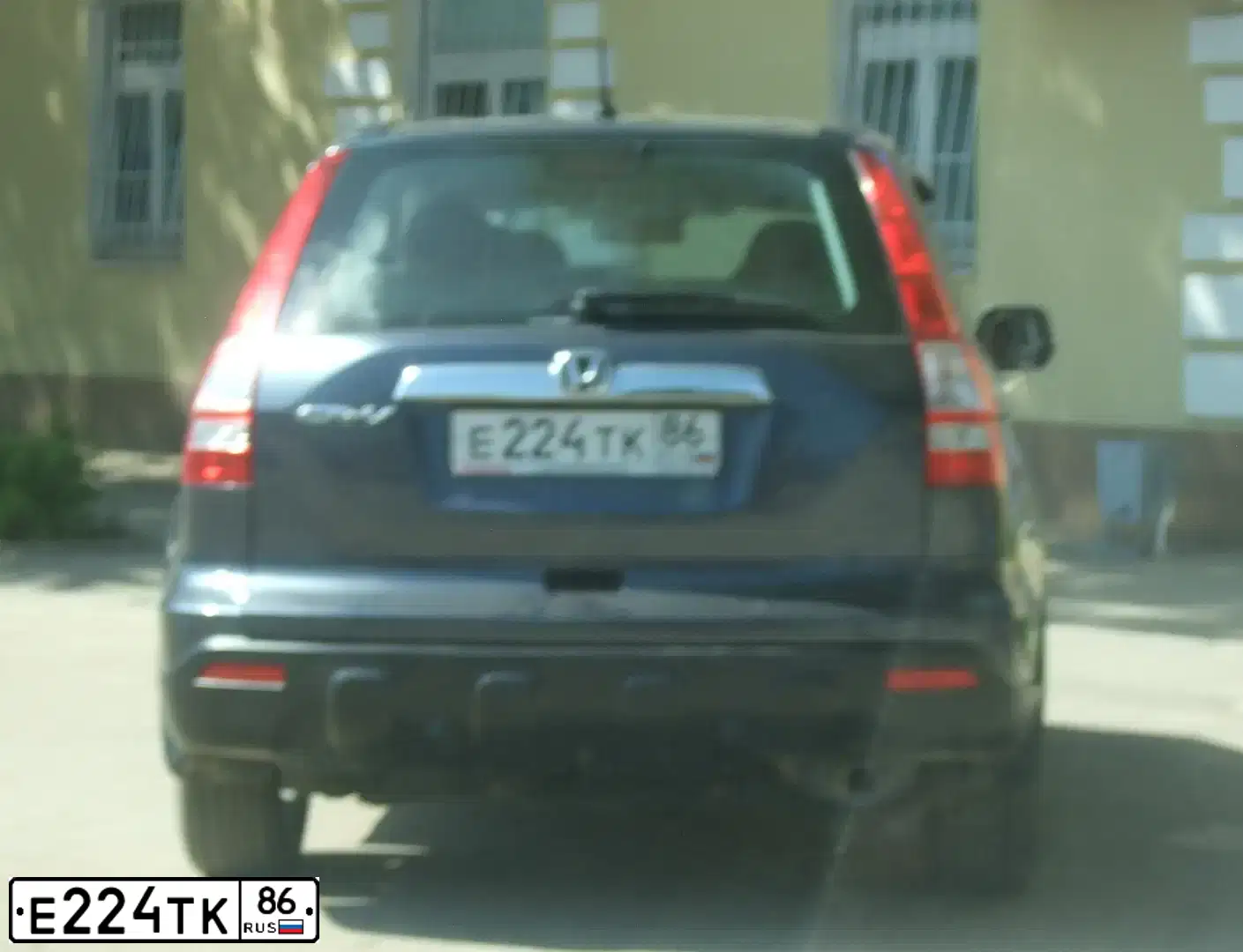 Фото автомобиля HONDA CR-V, 2008 — госномер Е224ТК86. Цвет: ТЕМНО-СЕРЫЙ