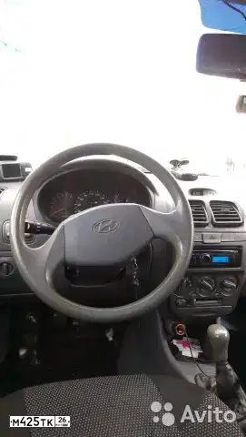 Фото автомобиля TAGAZ Z ACCENT, 2010 — госномер М425ТК26. Цвет: СИНИЙ