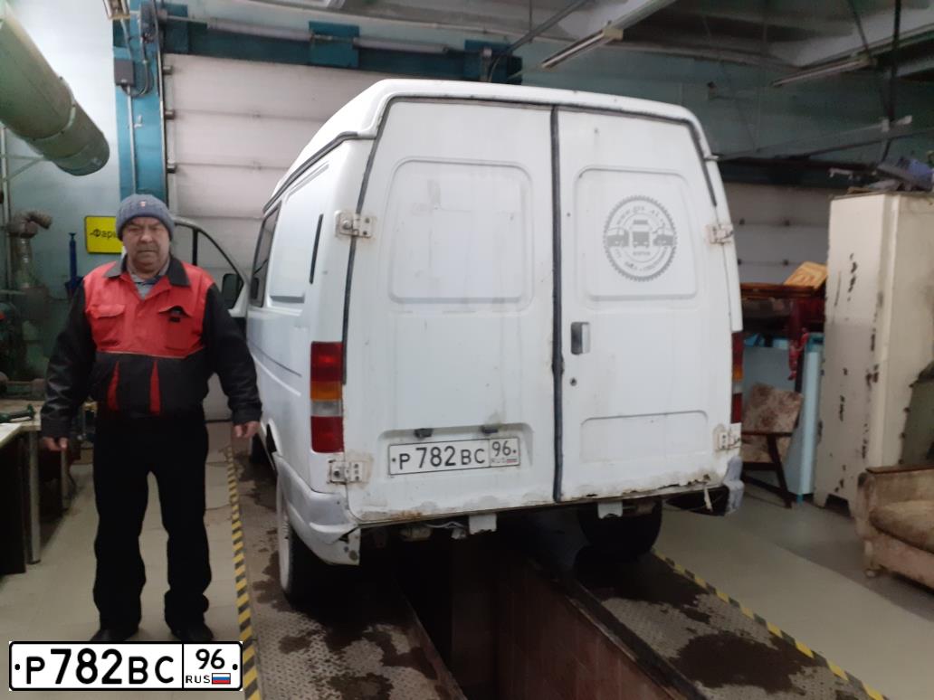 Фото автомобиля GAZ 2752 SOBOL, 2004 — госномер С677МУ196. Цвет: Белый