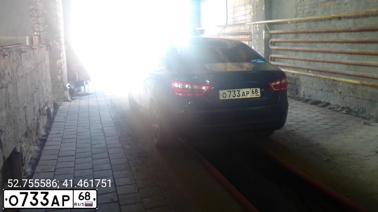 Фото автомобиля LADA VESTA, 2017 — госномер О586УВ68. Цвет: Темно-синий