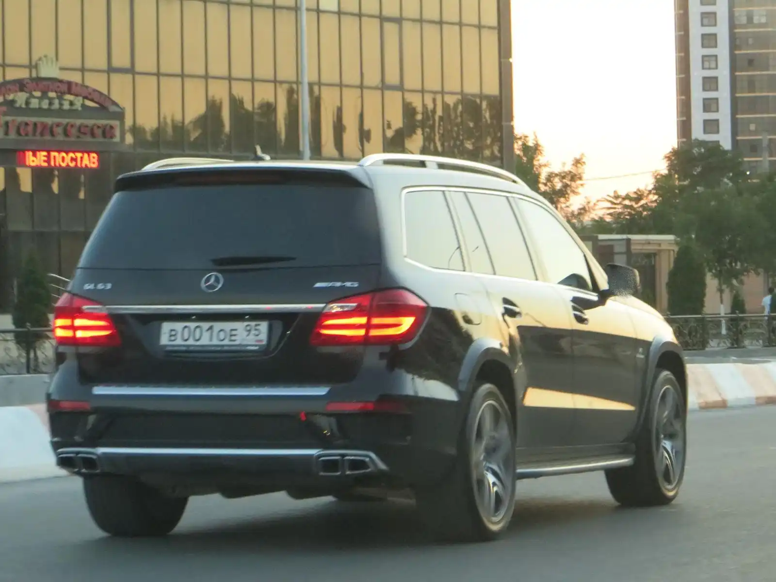 Фото автомобиля RENAULT LOGAN, 2013 — госномер М734ТК57. Цвет: СИНИЙ