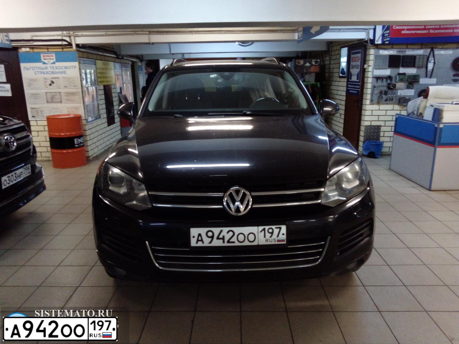 Фото автомобиля VOLKSWAGEN TOUAREG, 2011 — госномер А942ОО197. Цвет: ЧЕРНЫЙ