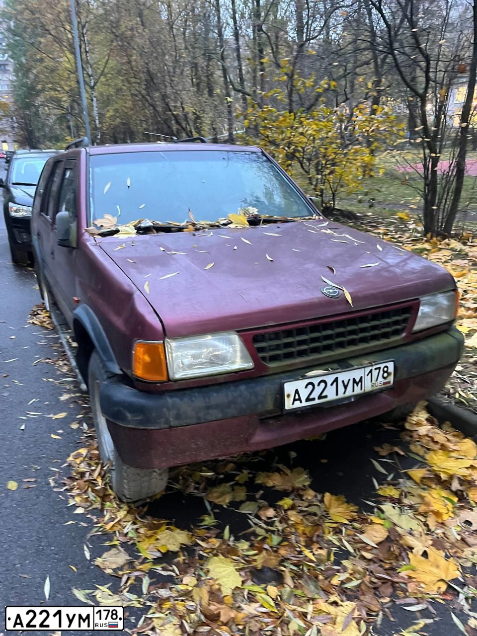 Фото автомобиля OPEL FRONTERA, 1993 — госномер А221УМ178. Цвет: ВИШНЕВЫЙ