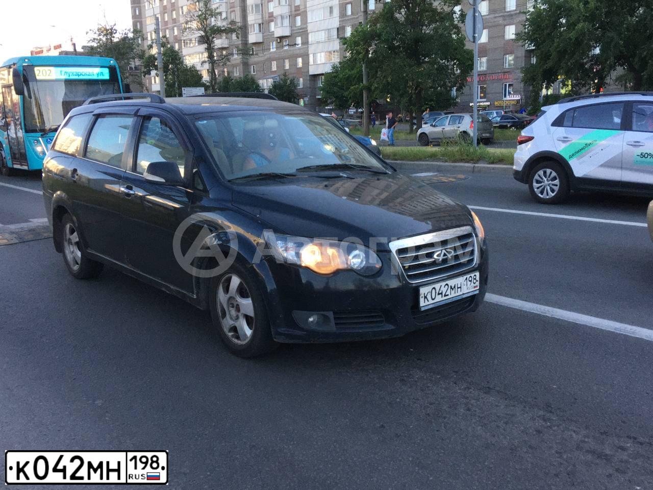 Фото автомобиля CHERY EASTAR, 2012 — госномер Х706КС76
