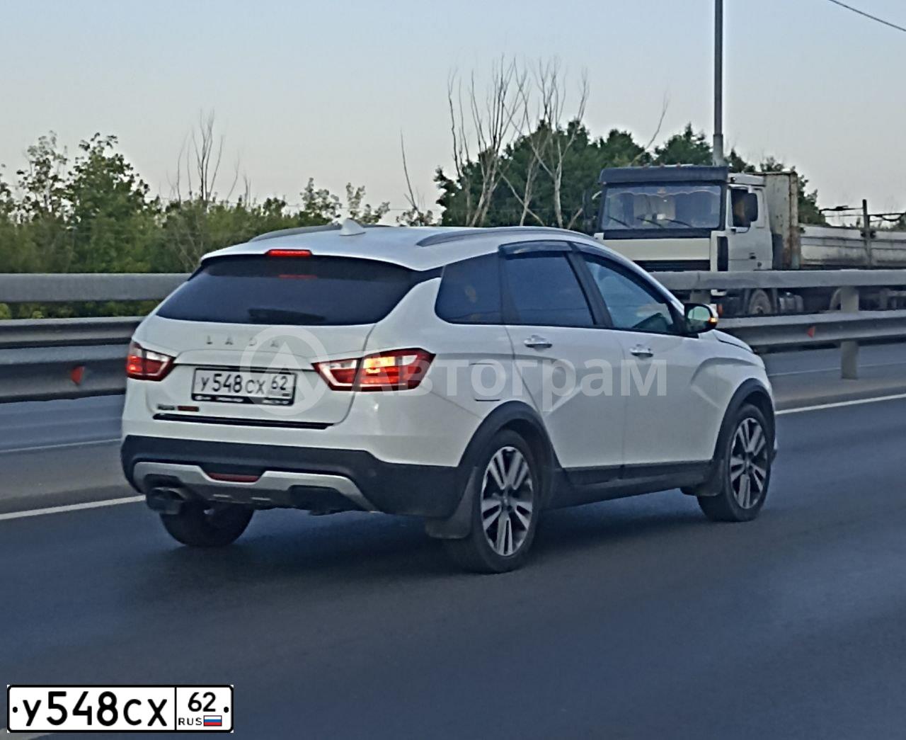 Фото автомобиля LADA VESTA, 2018 — госномер У548СХ62. Цвет: БЕЛЫЙ