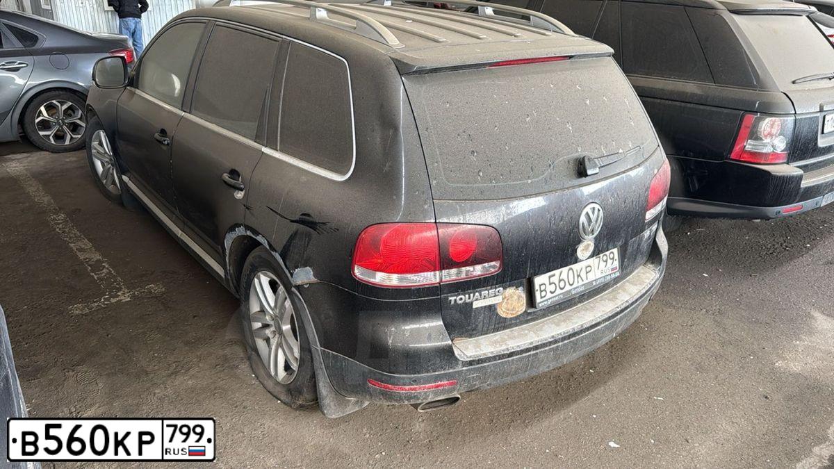 Фото автомобиля VOLKSWAGEN TOUAREG, 2008 — госномер В560КР799. Цвет: ЧЕРНЫЙ
