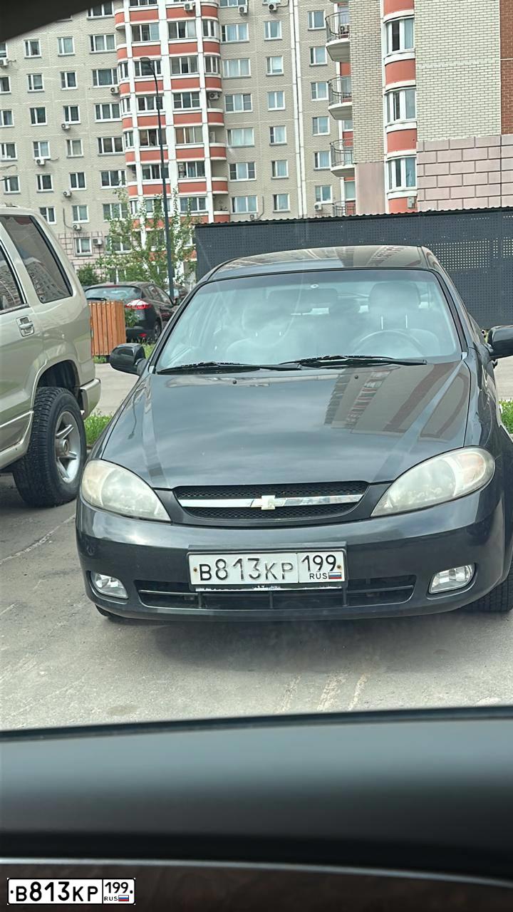 Фото автомобиля CHEVROLET LACETTI, 2008 — госномер В813КР199. Цвет: ЧЕРНЫЙ