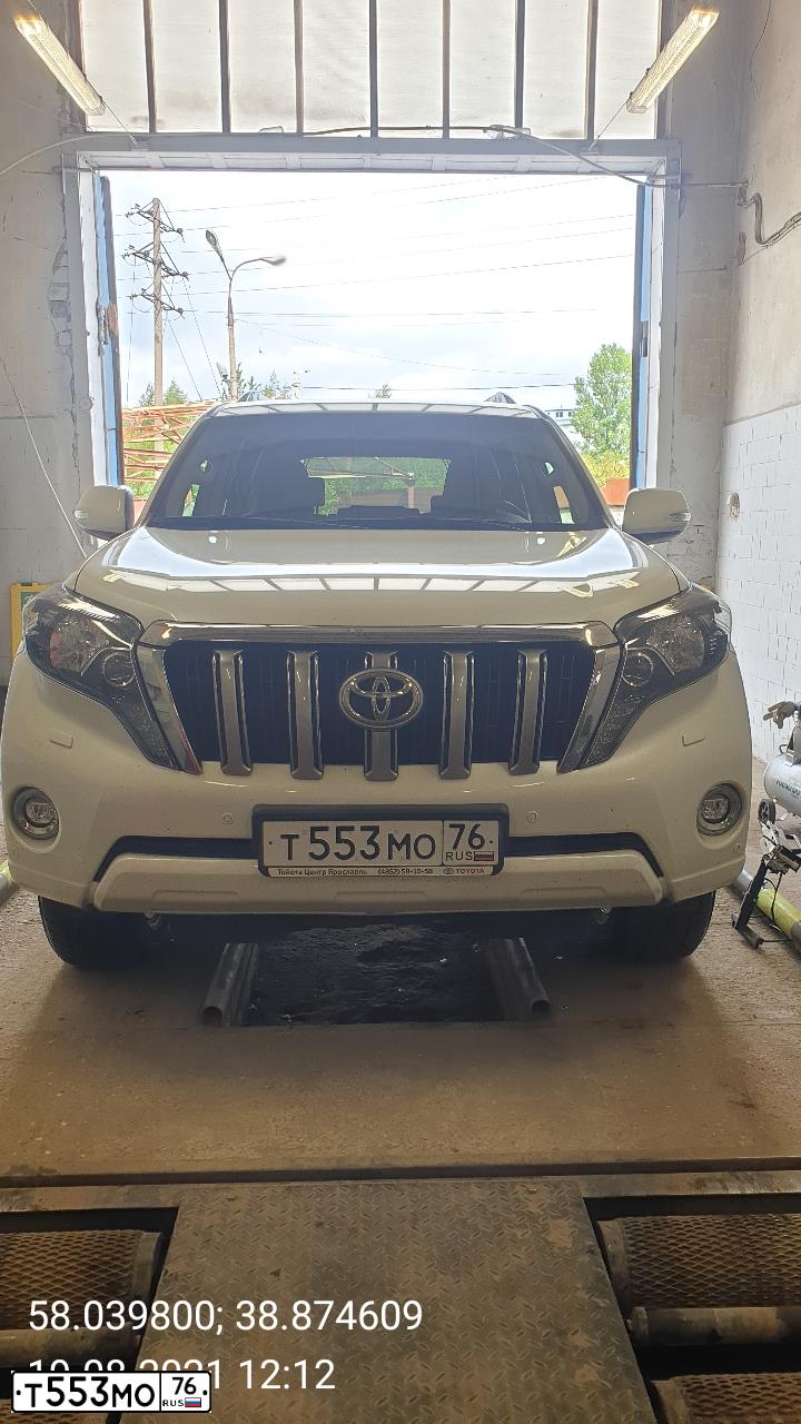 Фото автомобиля KIA SORENTO, 2016 — госномер К553МО76. Цвет: Белый