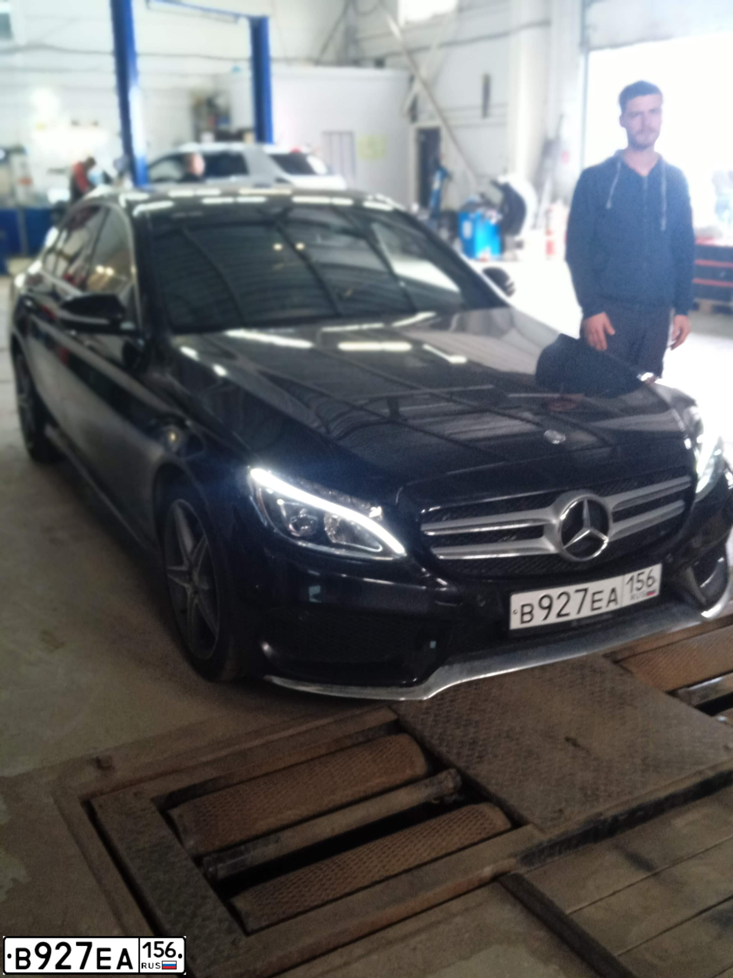 Фото автомобиля MERCEDES C-KLASSE, 2015 — госномер В927ЕА156. Цвет: ЧЕРНЫЙ