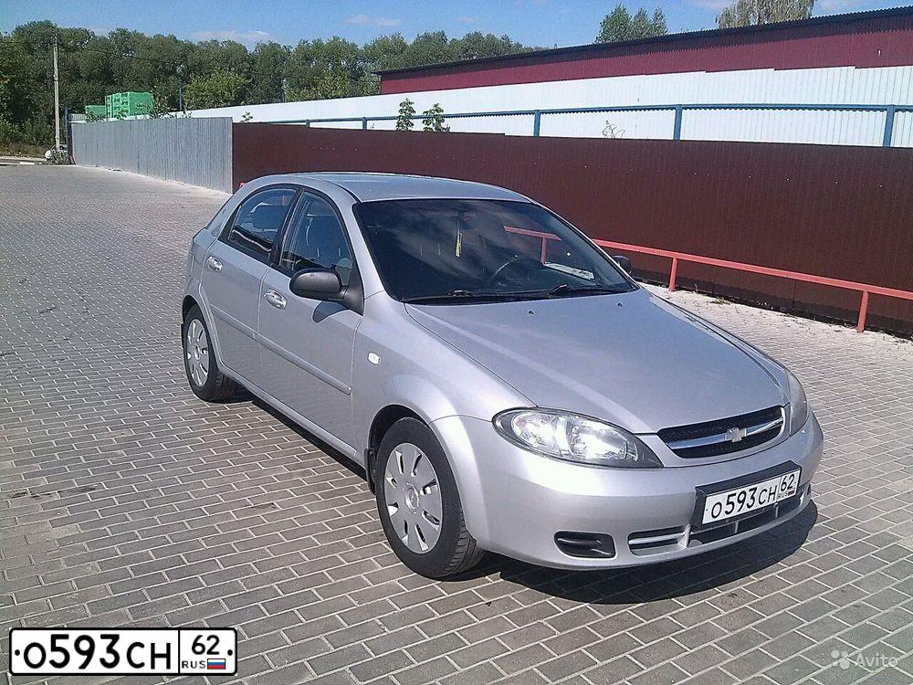 Фото автомобиля CHEVROLET LACETTI, 2006 — госномер Х983ТМ64. Цвет: СИНИЙ