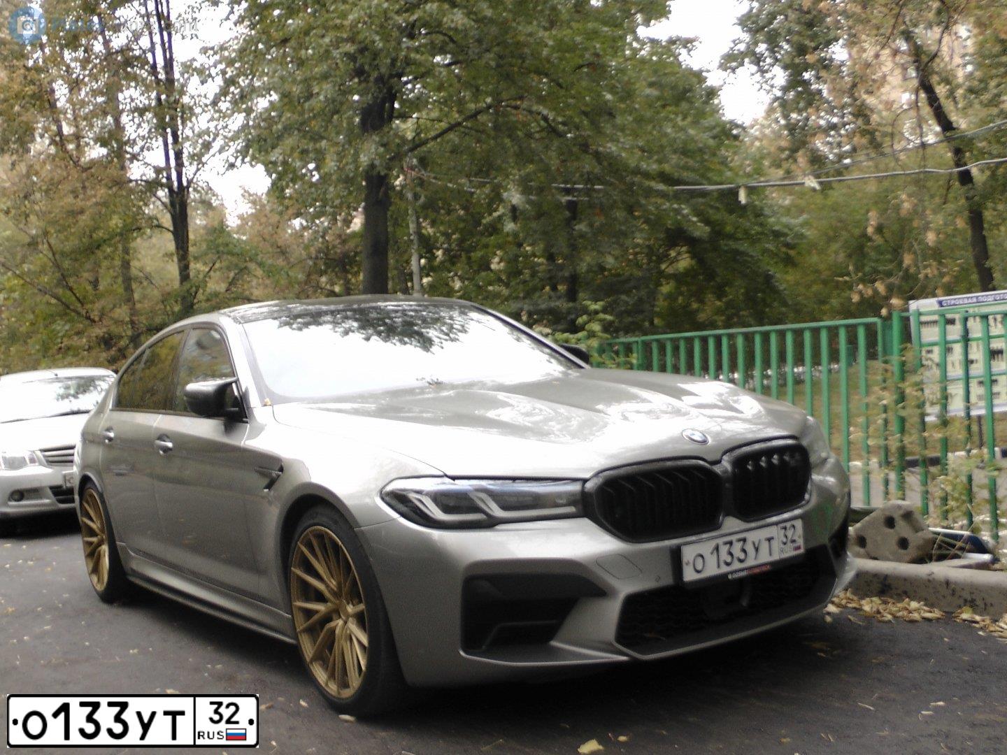 Фото автомобиля BMW M5 COMPETITION, 2021 — госномер О133УТ32. Цвет: СЕРЫЙ