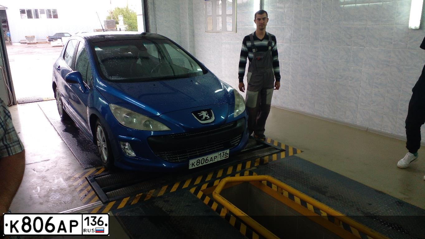Фото автомобиля PEUGEOT 308, 2009 — госномер В257ТМ790. Цвет: ЯРКО-СИНИЙ