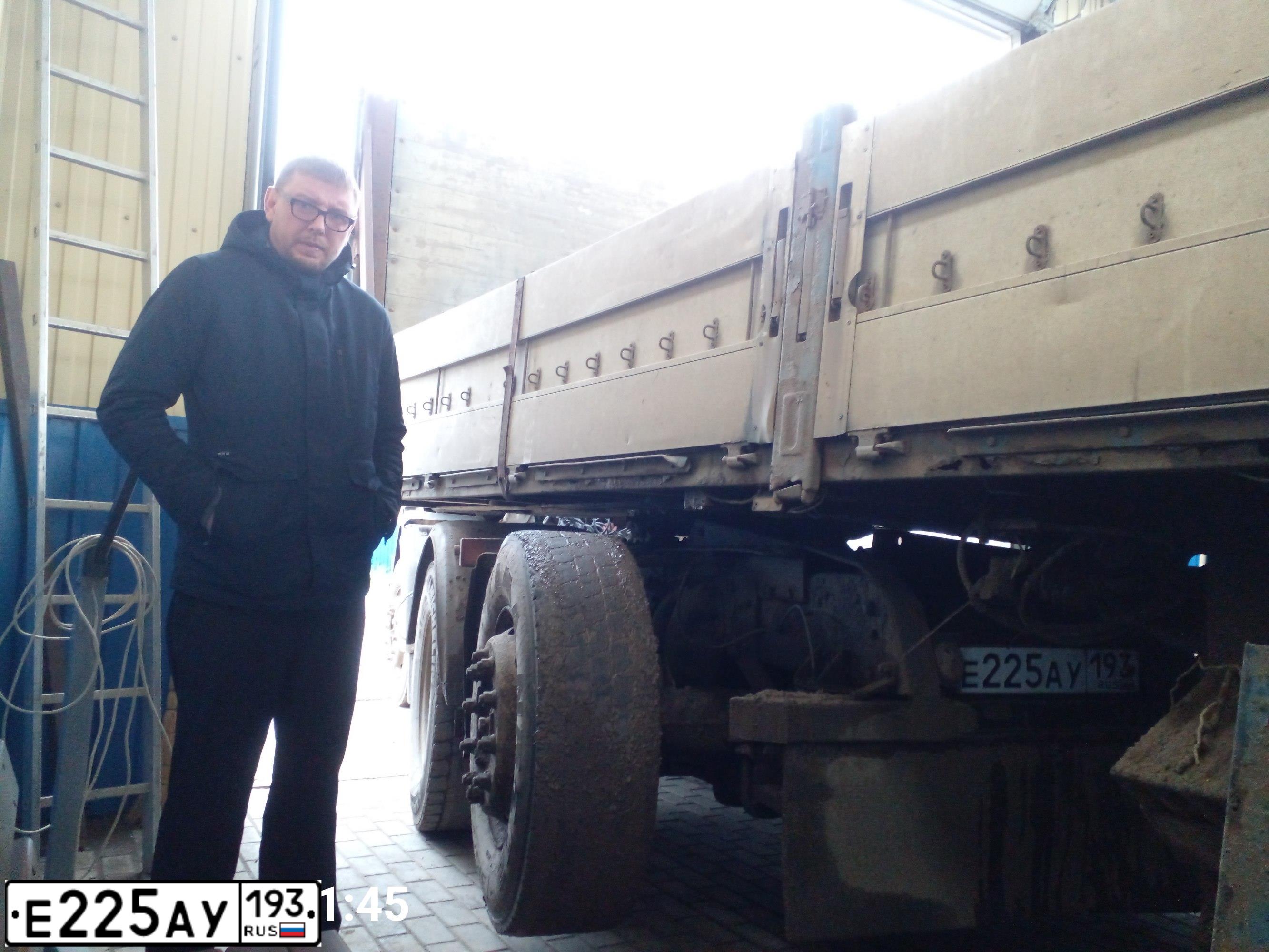 Фото автомобиля SCANIA SERIE R /6X2/, 1988 — госномер Е225АУ193. Цвет: Белый