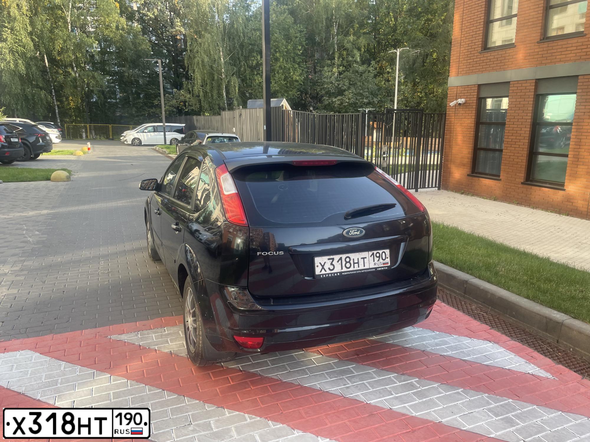 Фото автомобиля FORD FOCUS, 2007 — госномер Е839ЕО550. Цвет: ЧЕРНЫЙ
