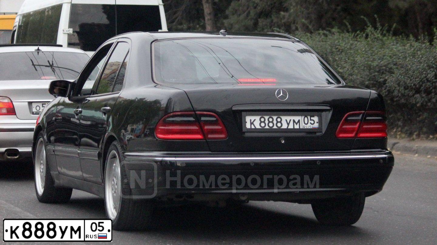 Фото автомобиля MERCEDES E-KLASSE, 1999 — госномер К888УМ05. Цвет: ЧЕРНЫЙ