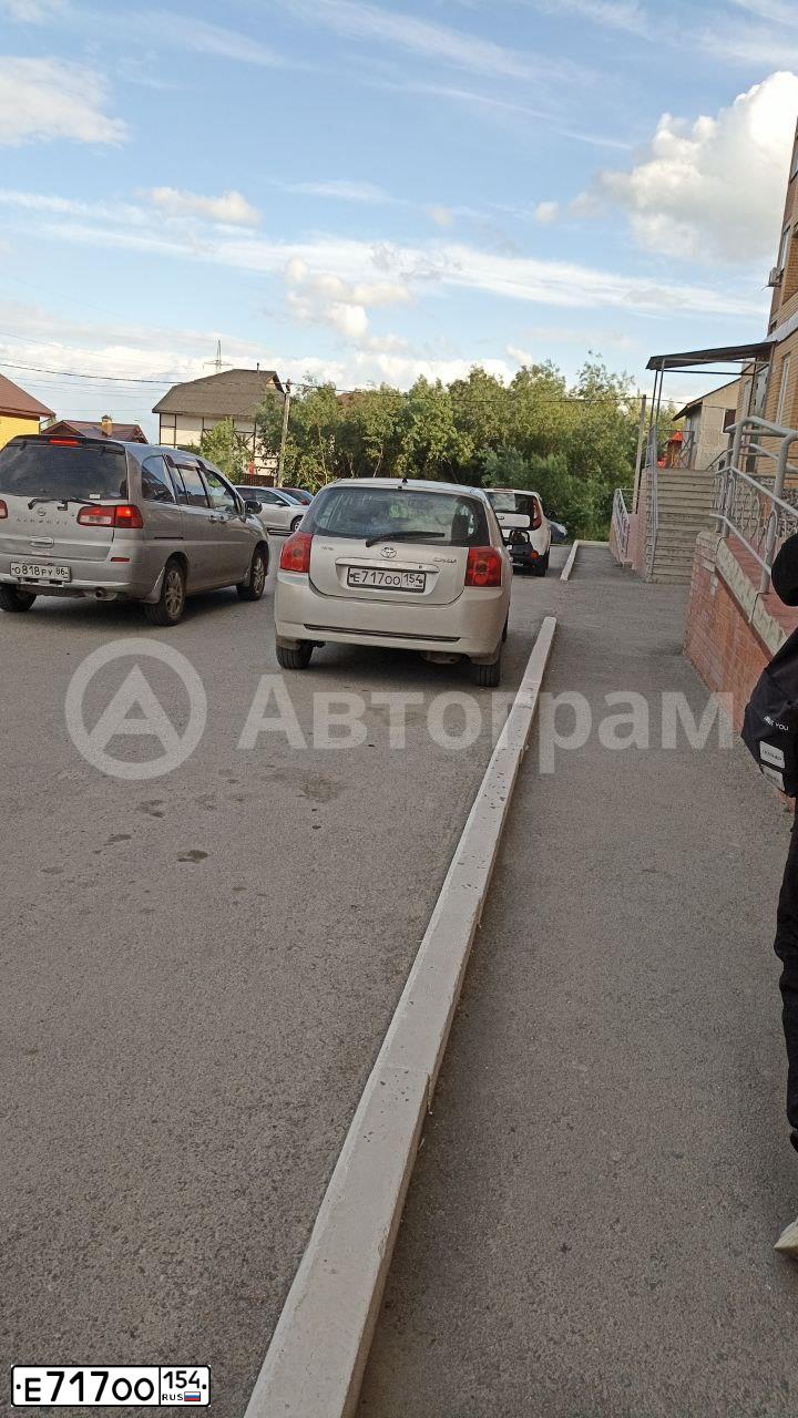 Фото автомобиля BMW SERIE 3, 2001 — госномер Е717СО154. Цвет: синий