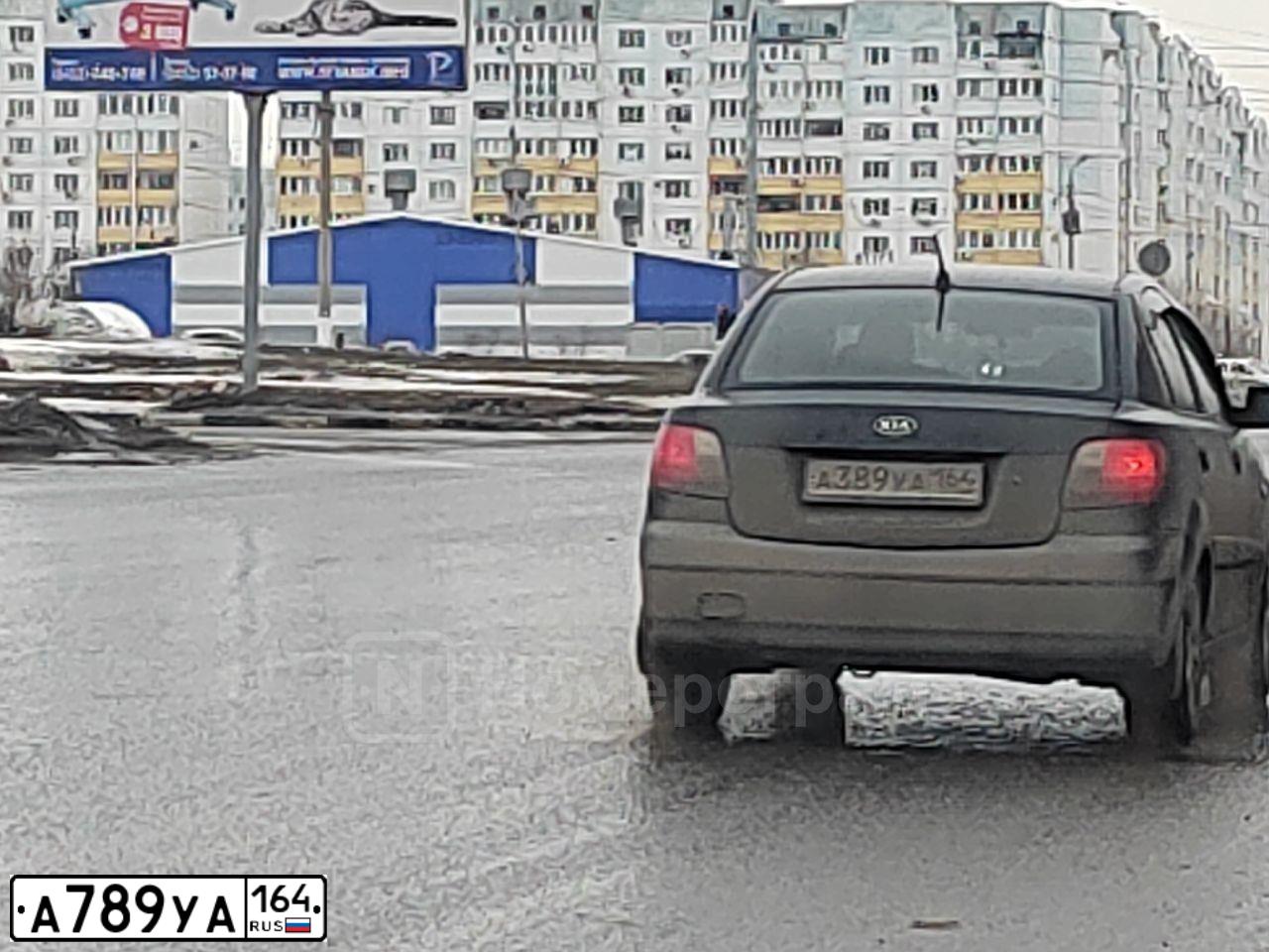 Фото автомобиля FORD FOCUS, 2010 — госномер Р868ОМ64. Цвет: ТЕМНО-СЕРЫЙ