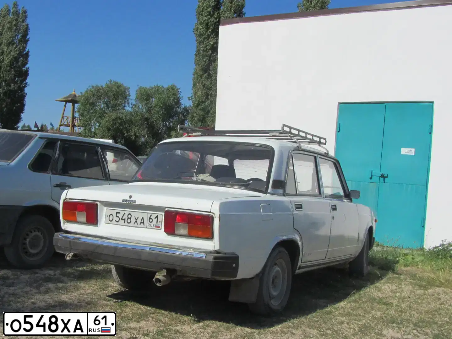 Фото автомобиля LADA 2105, 2005 — госномер О548ХА61. Цвет: ЯРКО-БЕЛЫЙ