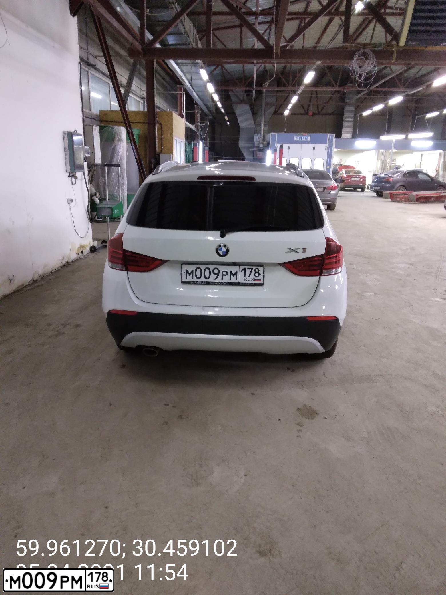 Фото автомобиля BMW X1, 2010 — госномер Н794ТН198. Цвет: Белый