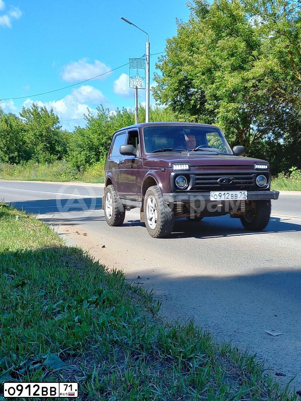 Фото автомобиля LADA 2121 NIVA, 2016 — госномер О912ВВ71. Цвет: ТЕМНО-ФИОЛЕТОВЫЙ