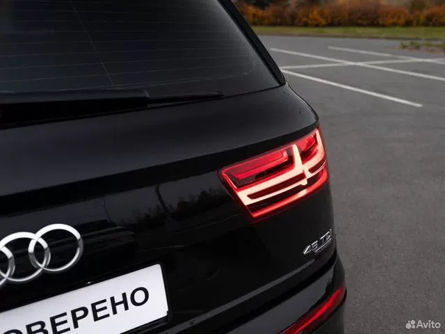 Фото автомобиля AUDI Q7, 2019 — госномер А303ВУ147. Цвет: ЧЕРНЫЙ