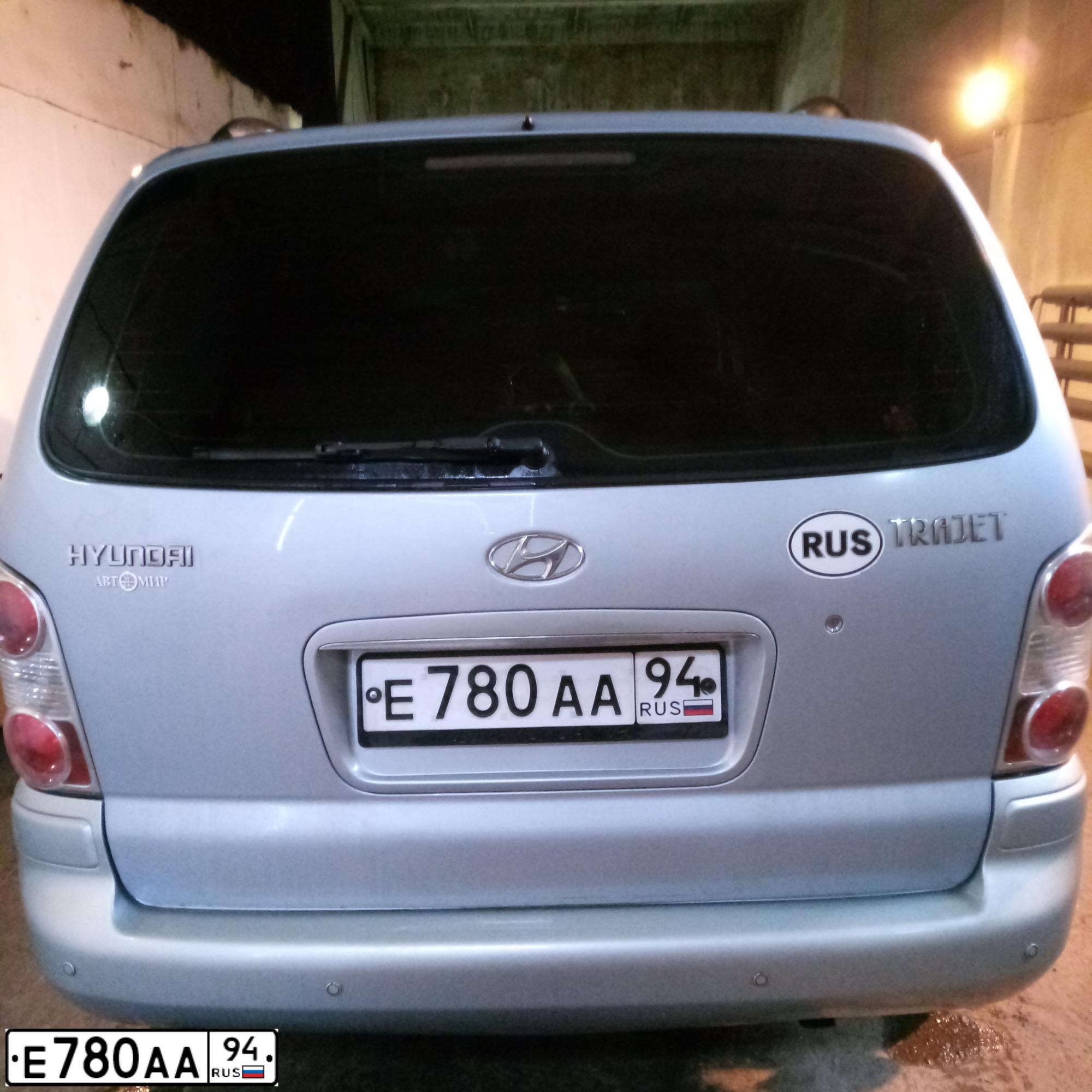 Фото автомобиля HYUNDAI TRAJET, 2006 — госномер Е780АА94. Цвет: Серебристый
