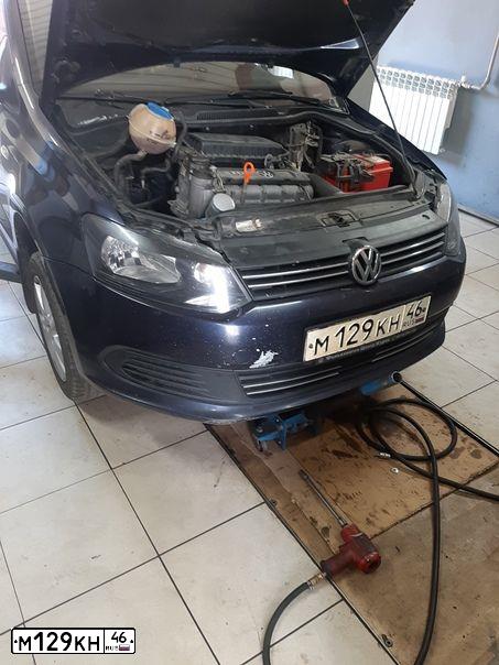 Фото автомобиля VOLKSWAGEN POLO, 2010 — госномер Е107КА777. Цвет: СИНИЙ