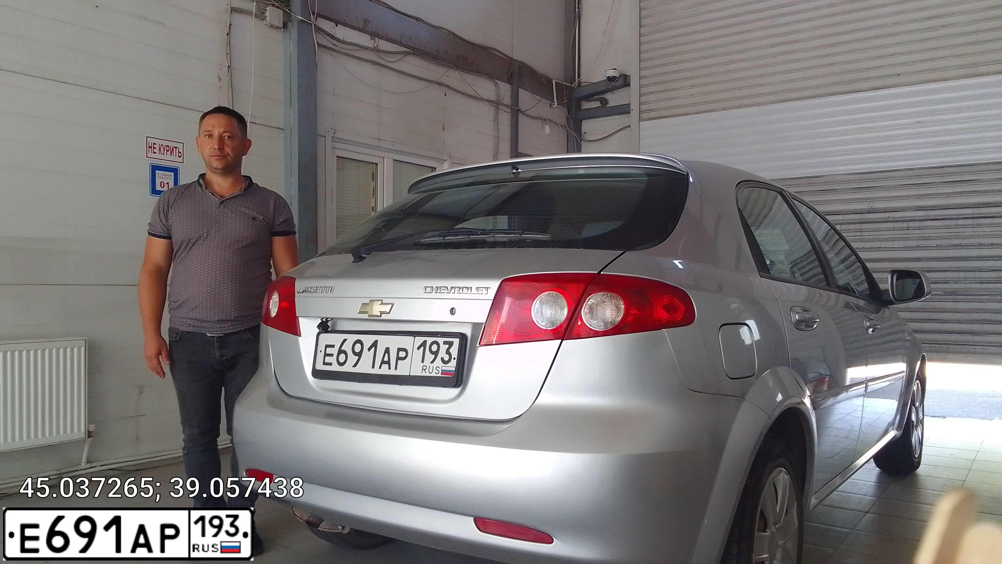 Фото автомобиля CHEVROLET LACETTI, 2011 — госномер Е691АР193. Цвет: Серебристый