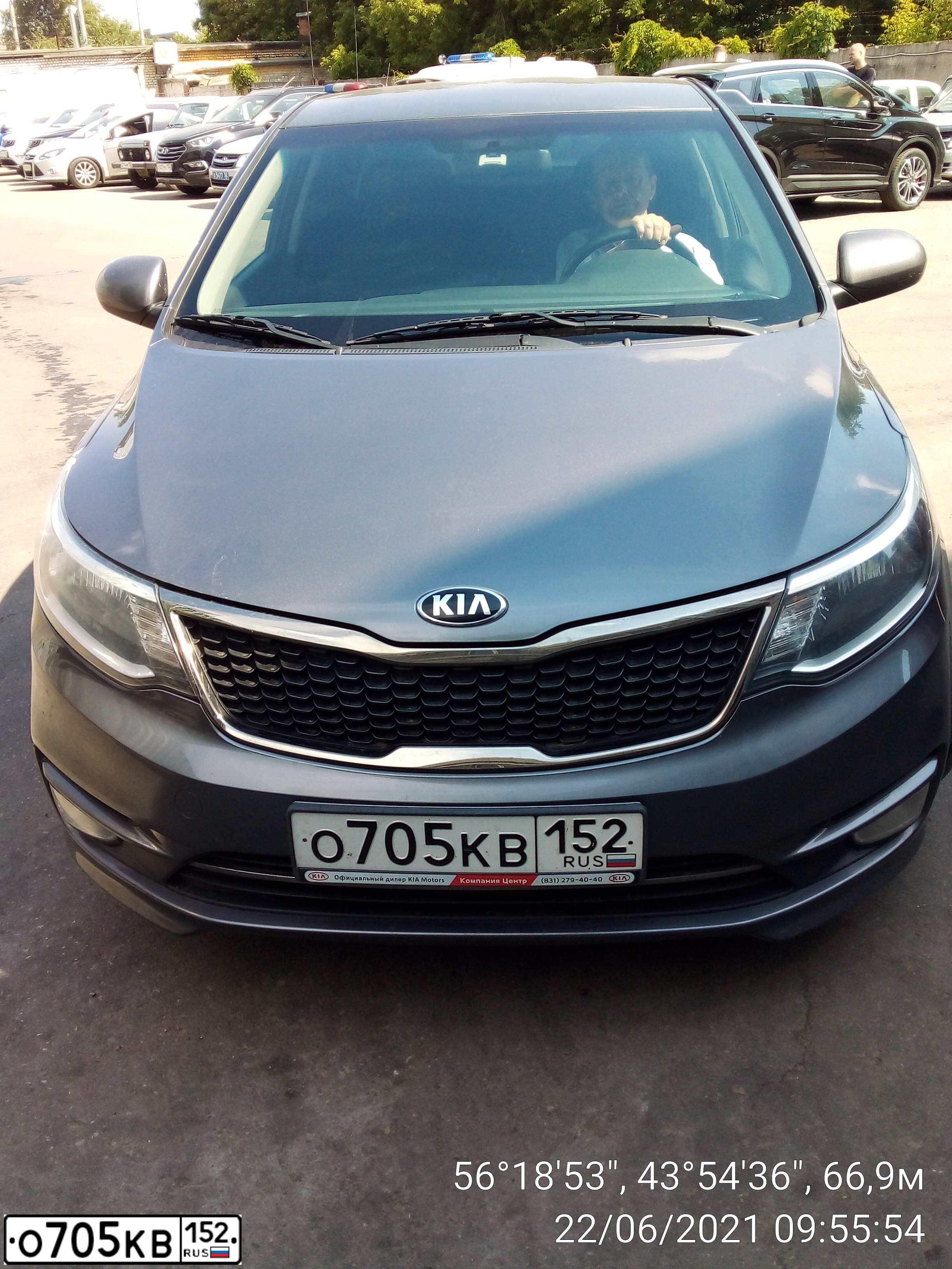 Фото автомобиля KIA RIO, 2016 — госномер О705КВ152. Цвет: ТЕМНО-СЕРЫЙ