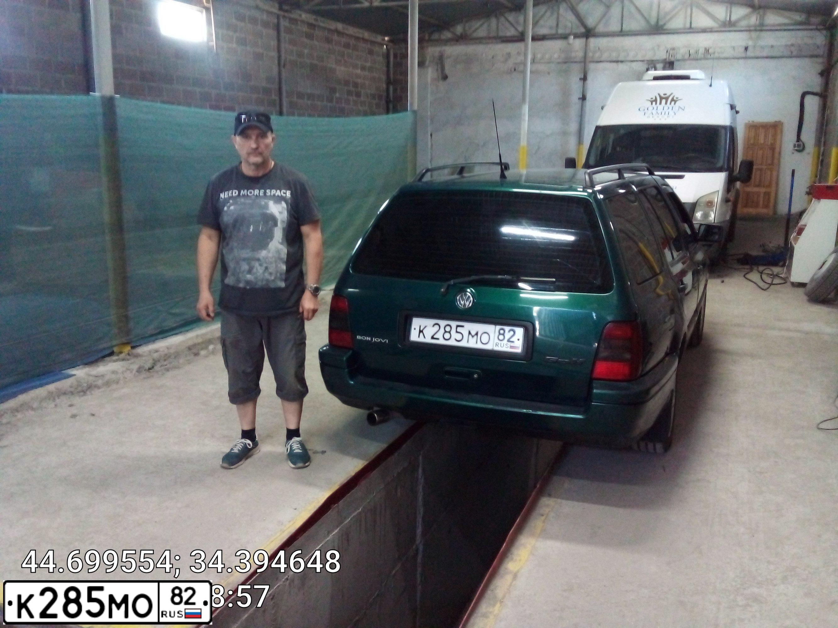 Фото автомобиля VOLKSWAGEN GOLF, 1997 — госномер Н514КВ82. Цвет: ЗЕЛЕНЫЙ