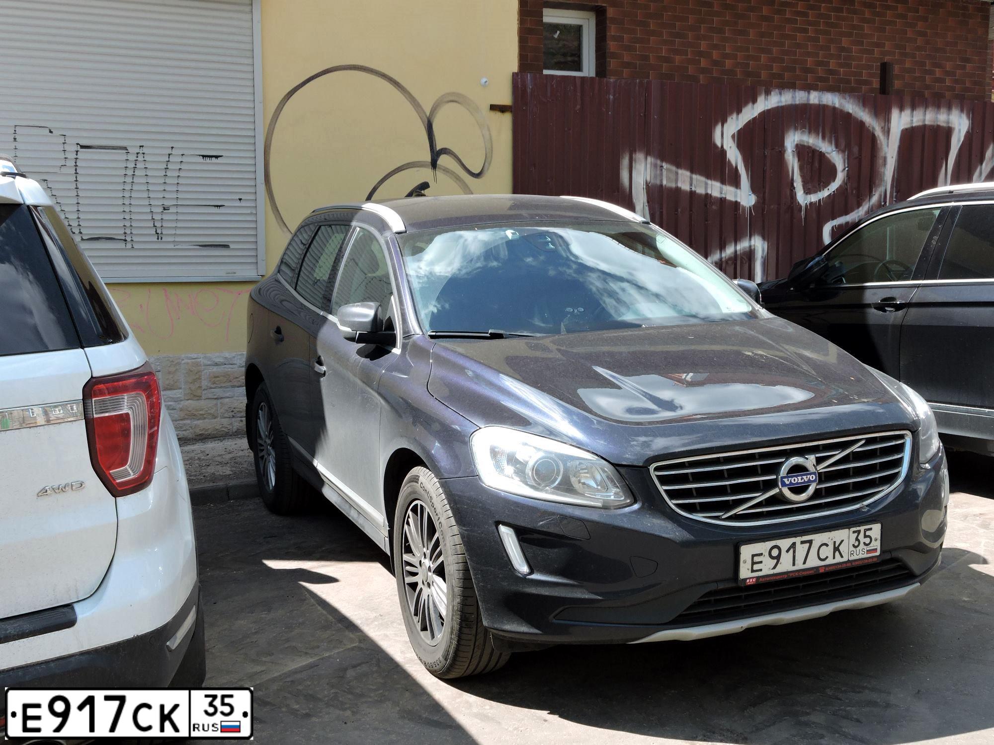 Фото автомобиля VOLVO XC60, 2015 — госномер Е917СК35. Цвет: синий