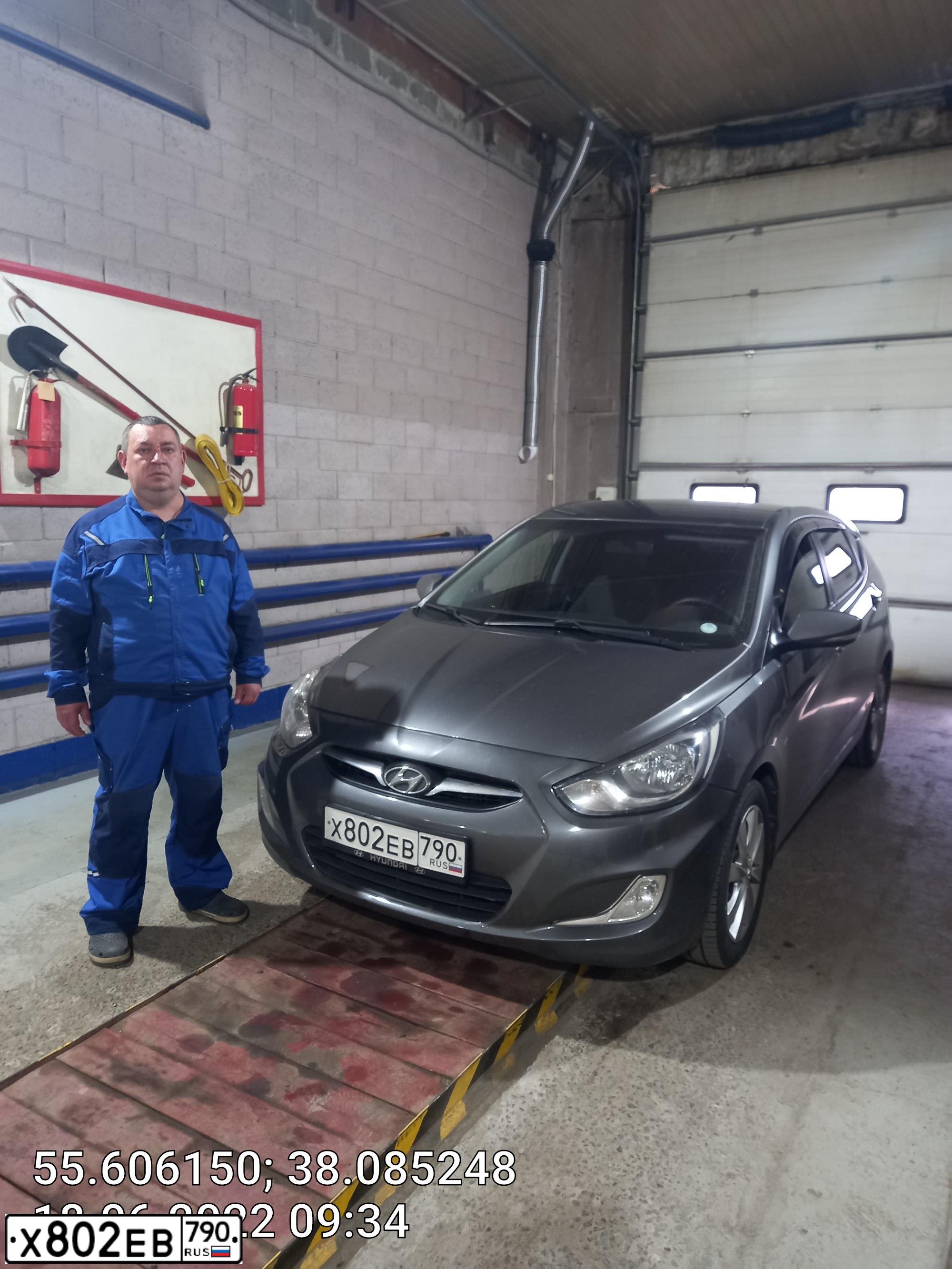 Фото автомобиля HYUNDAI SOLARIS, 2012 — госномер О750ТН790. Цвет: СЕРЫЙ