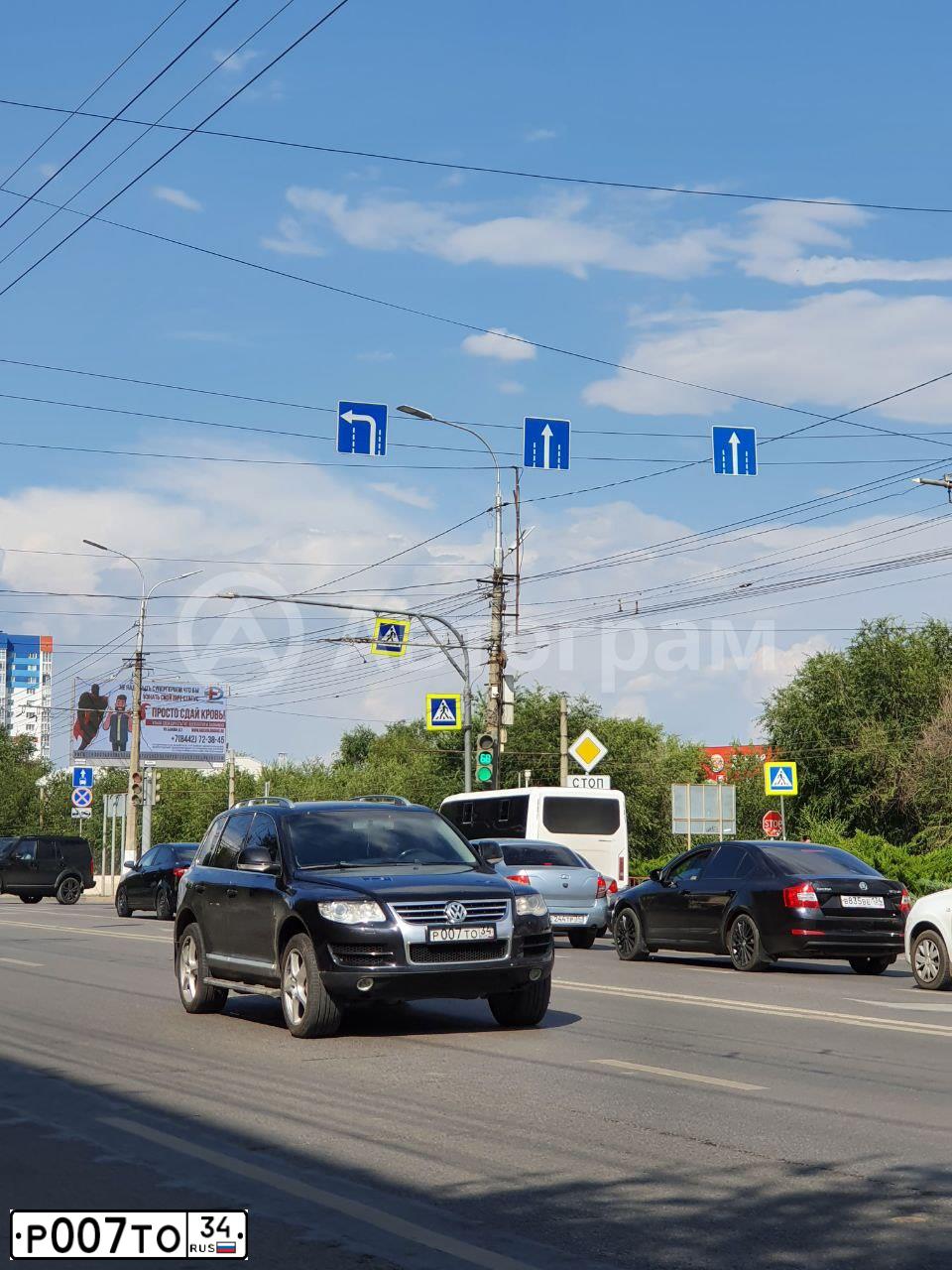 Фото автомобиля MITSUBISHI PAJERO, 2011 — госномер К007АВ134. Цвет: Серебристый