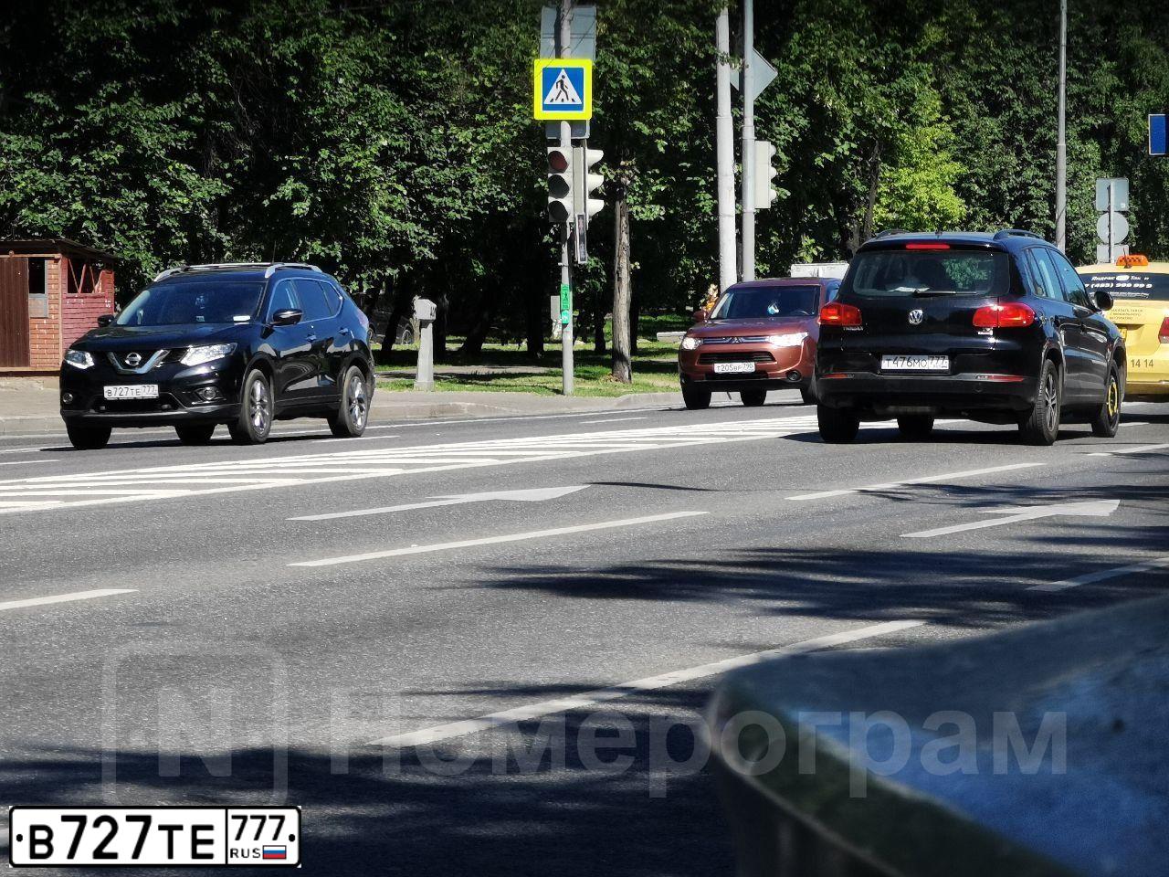 Фото автомобиля NISSAN X-TRAIL, 2015 — госномер В727ТЕ777. Цвет: ЧЕРНЫЙ