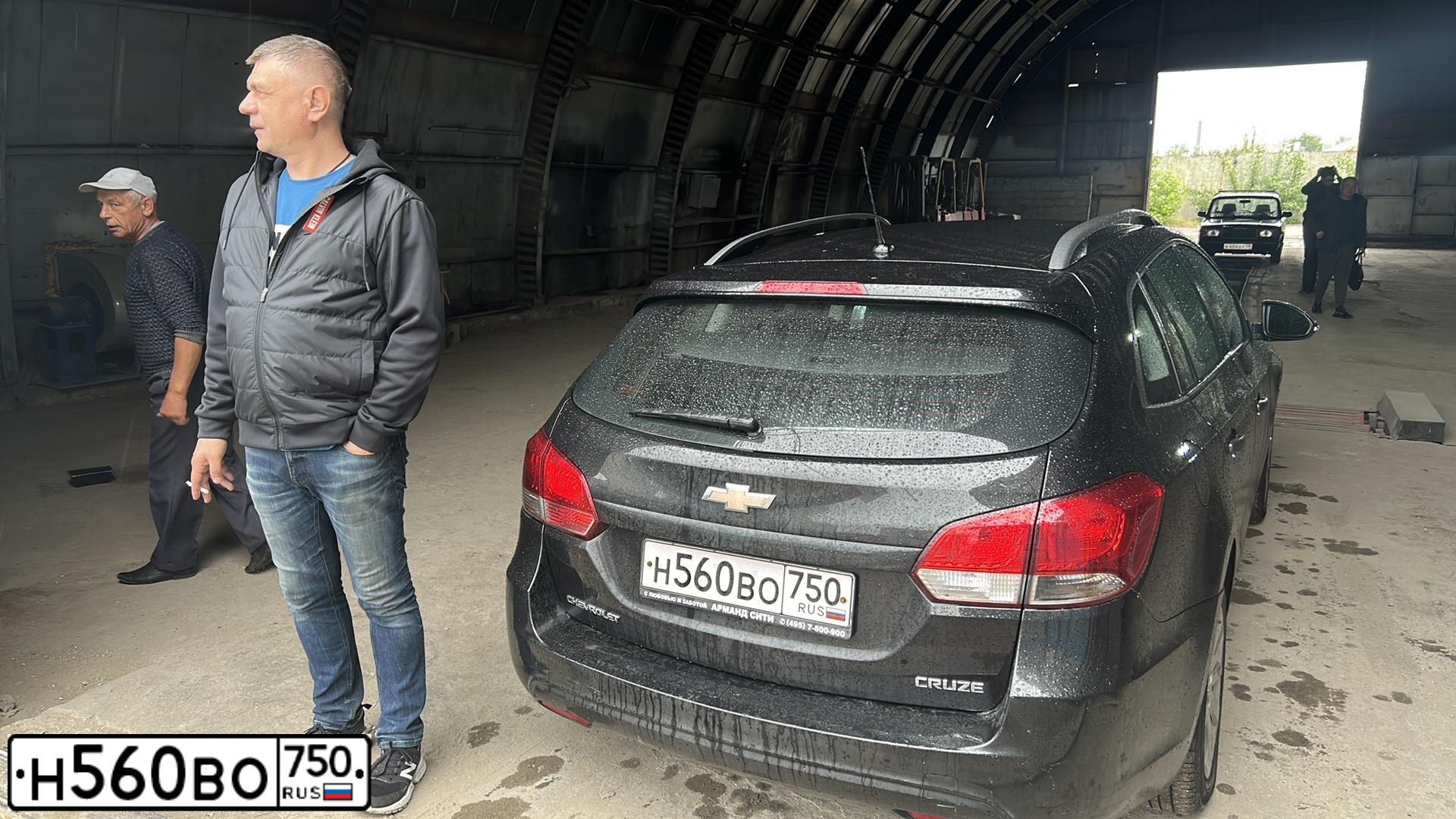 Фото автомобиля CHEVROLET CRUZE, 2014 — госномер У305КА48. Цвет: ЧЕРНЫЙ