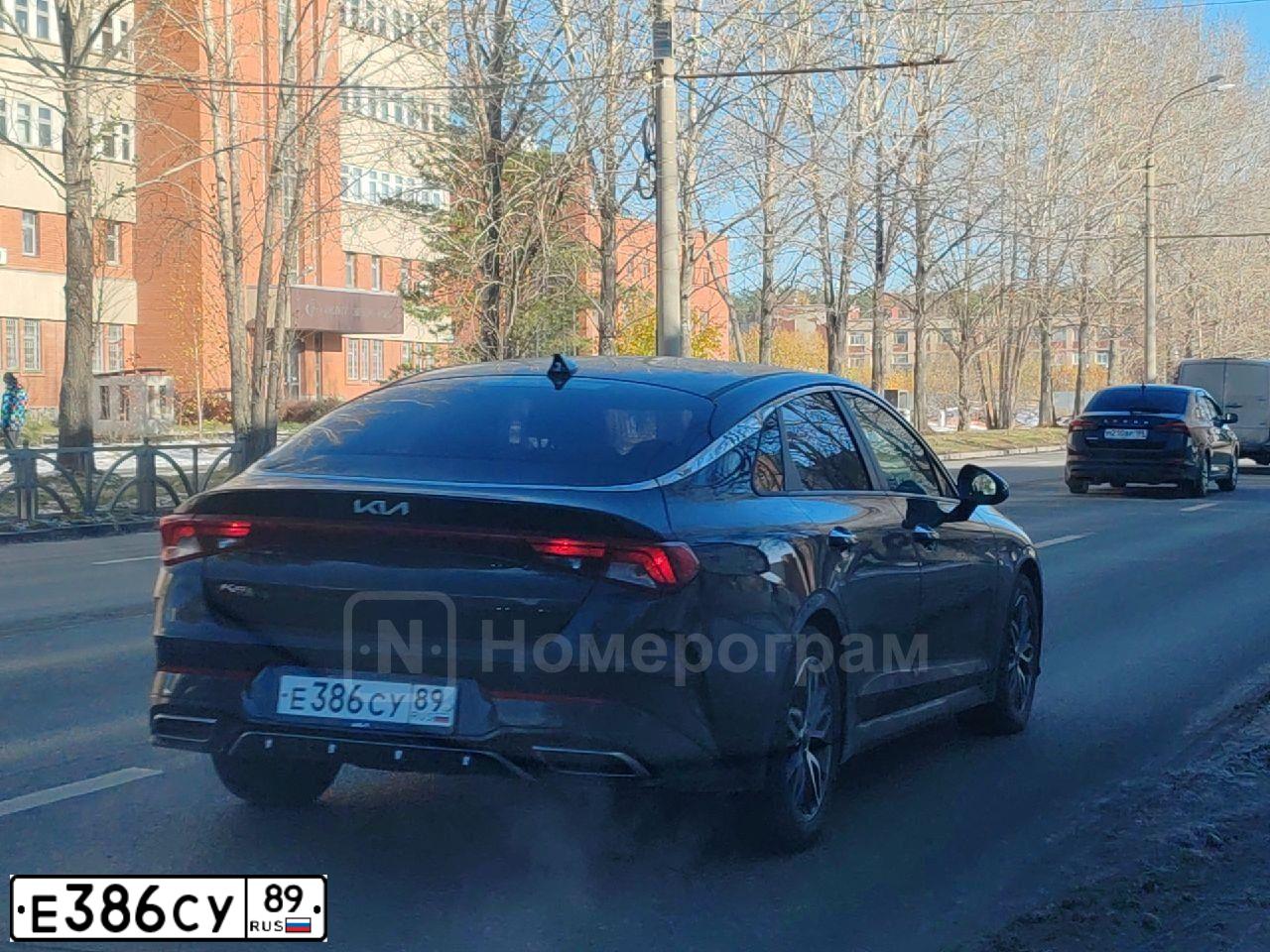 Фото автомобиля KIA K5, 2020 — госномер Х586СР196. Цвет: ЧЕРНЫЙ
