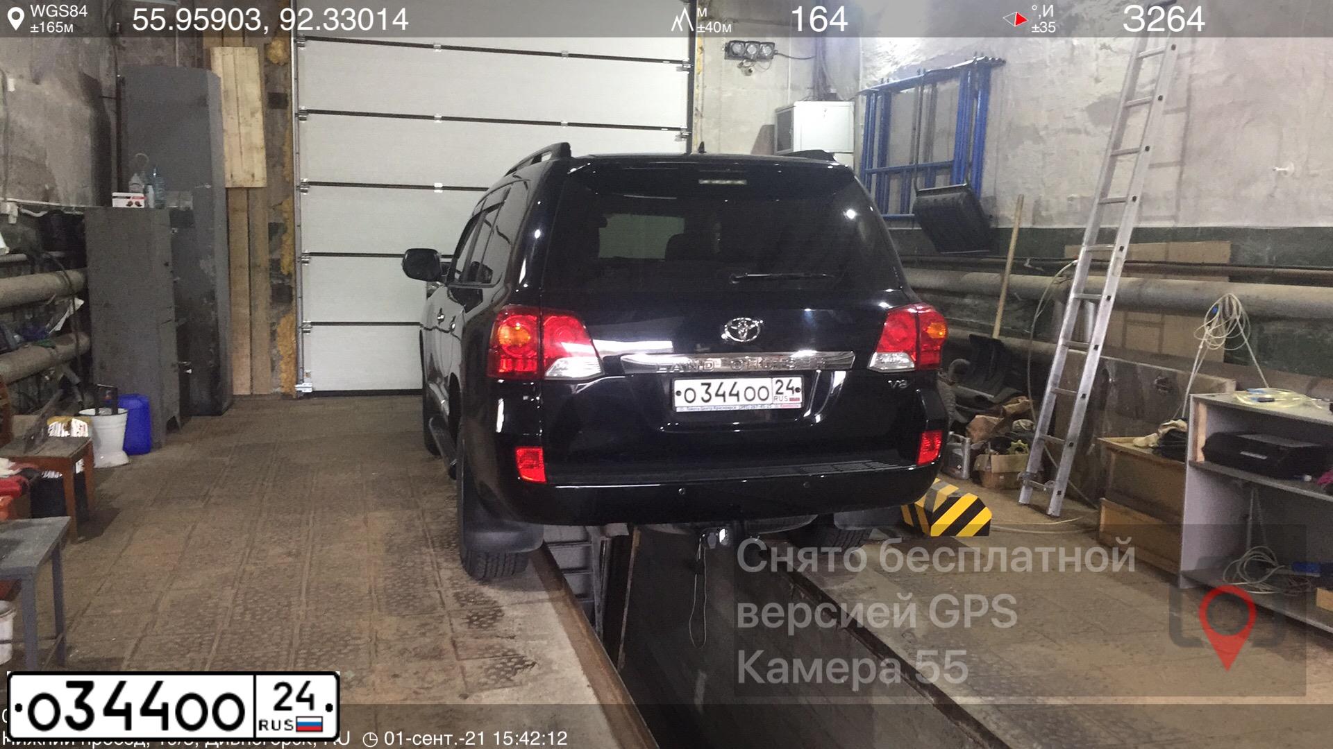 Фото автомобиля TOYOTA LANDCRUISER 200, 2013 — госномер О344ОО24. Цвет: ЧЕРНЫЙ