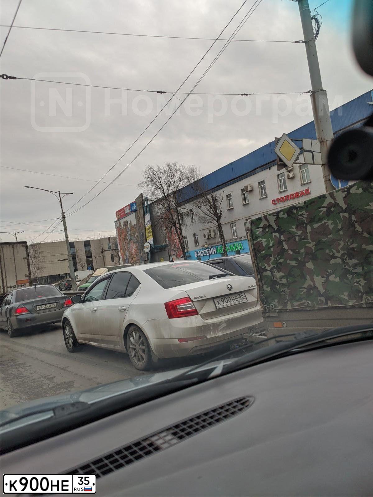 Фото автомобиля SKODA OCTAVIA, 2014 — госномер М488АХ29. Цвет: Белый