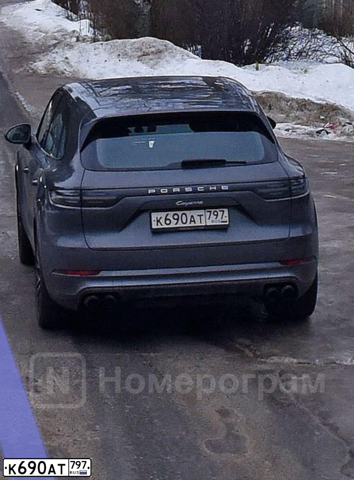 Фото автомобиля PORSCHE CAYENNE, 2020 — госномер К690АТ797. Цвет: СЕРЫЙ