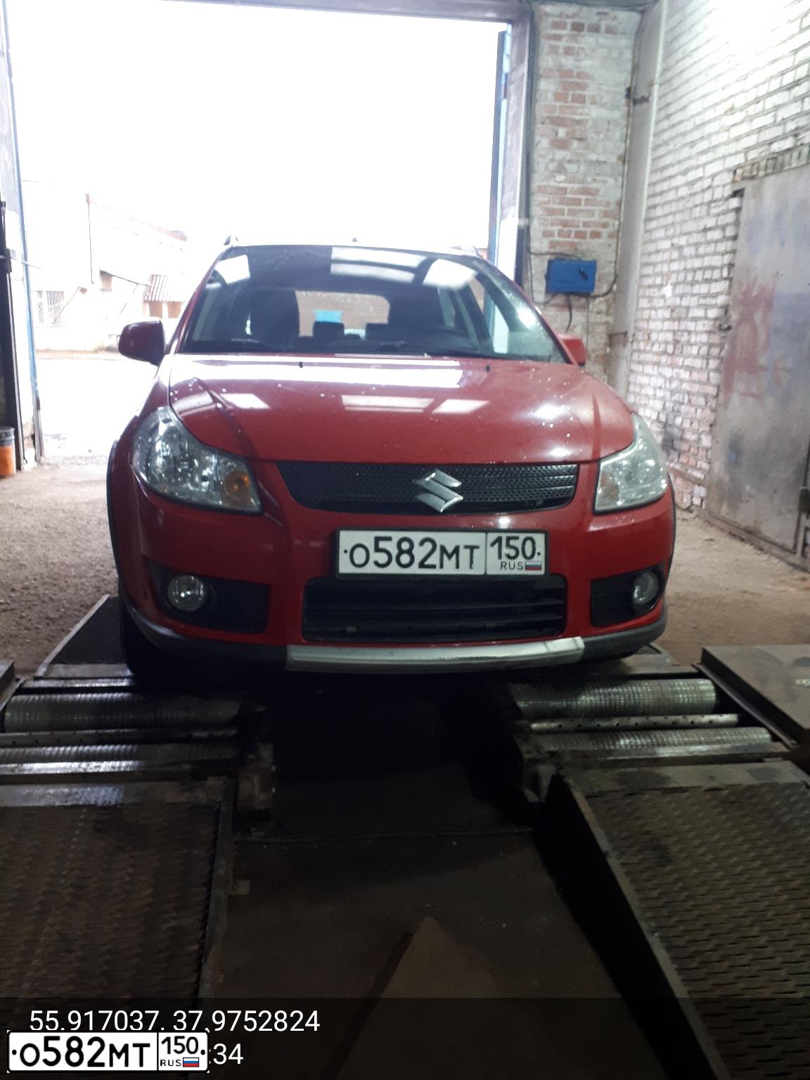 Фото автомобиля SUZUKI SX 4, 2008 — госномер О582МТ150. Цвет: КРАСНЫЙ