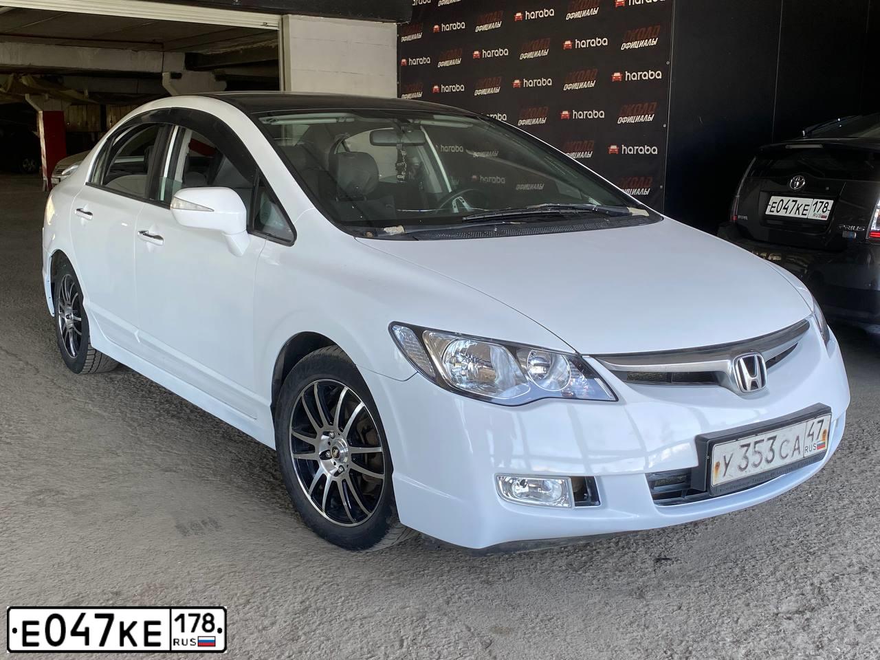 Фото автомобиля TOYOTA PRIUS, 2008 — госномер Е047КЕ178. Цвет: ТЕМНО-СЕРЫЙ