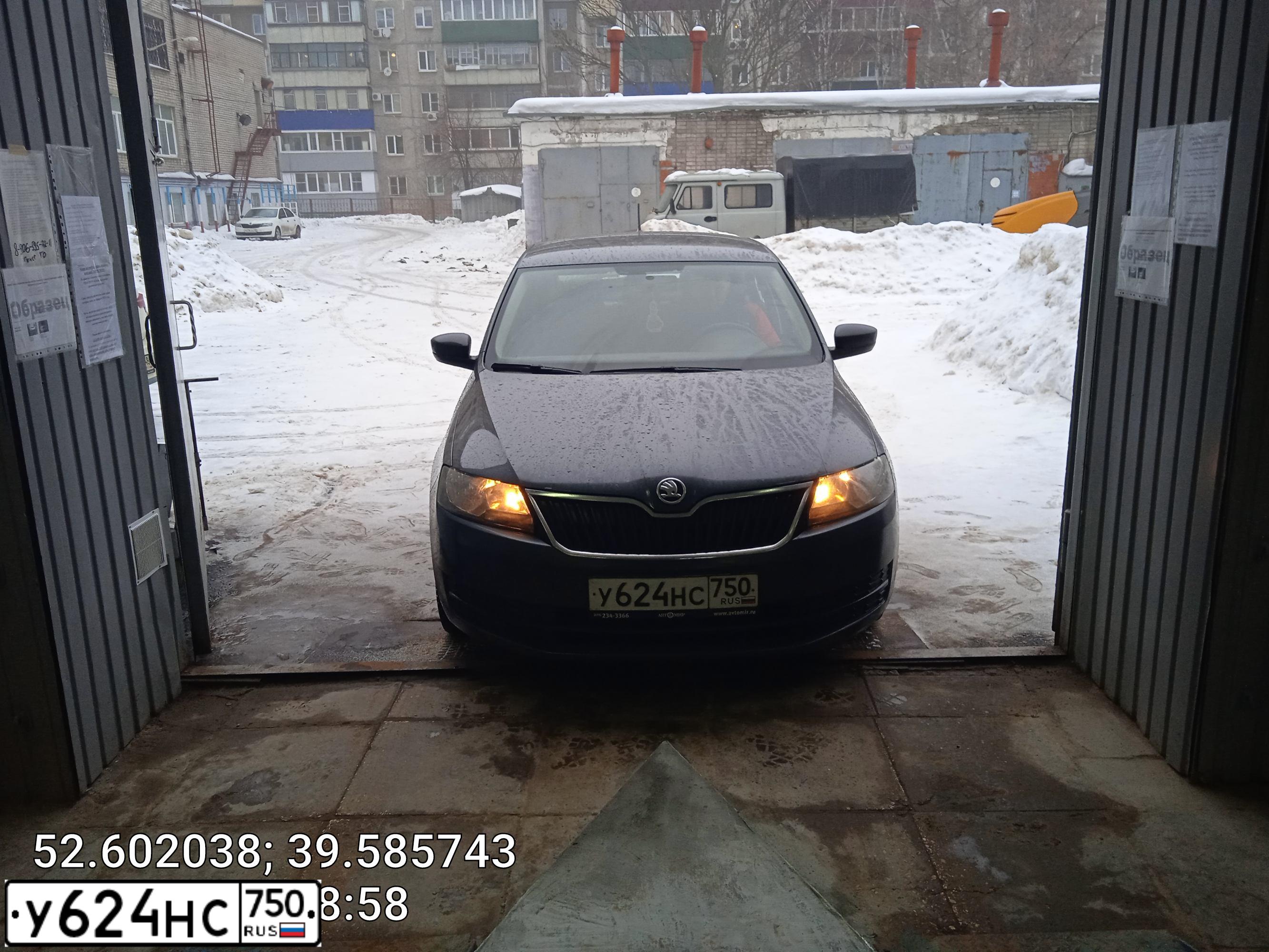 Фото автомобиля SKODA RAPID, 2016 — госномер У742СР48. Цвет: ТЕМНО-СЕРЫЙ