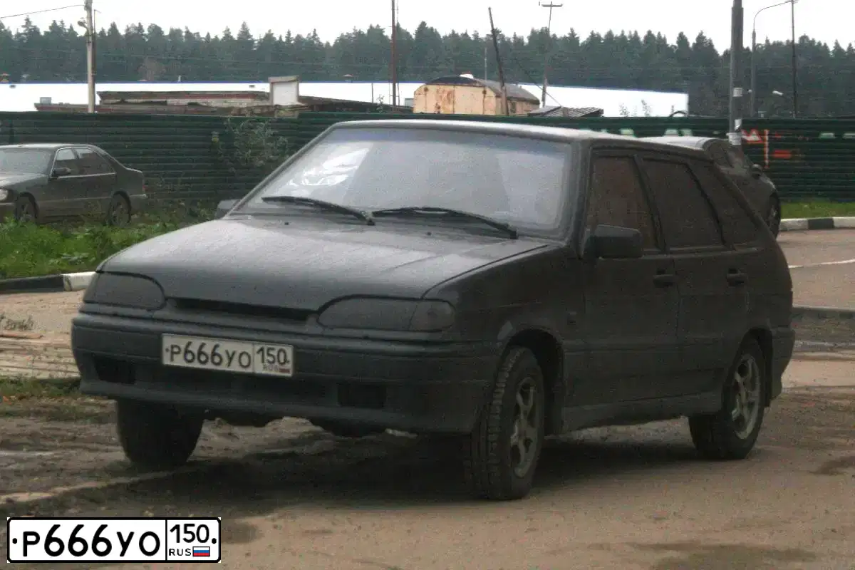 Фото автомобиля LADA 2114 SAMARA, 2004 — госномер Р666УО150. Цвет: ЧЕРНЫЙ