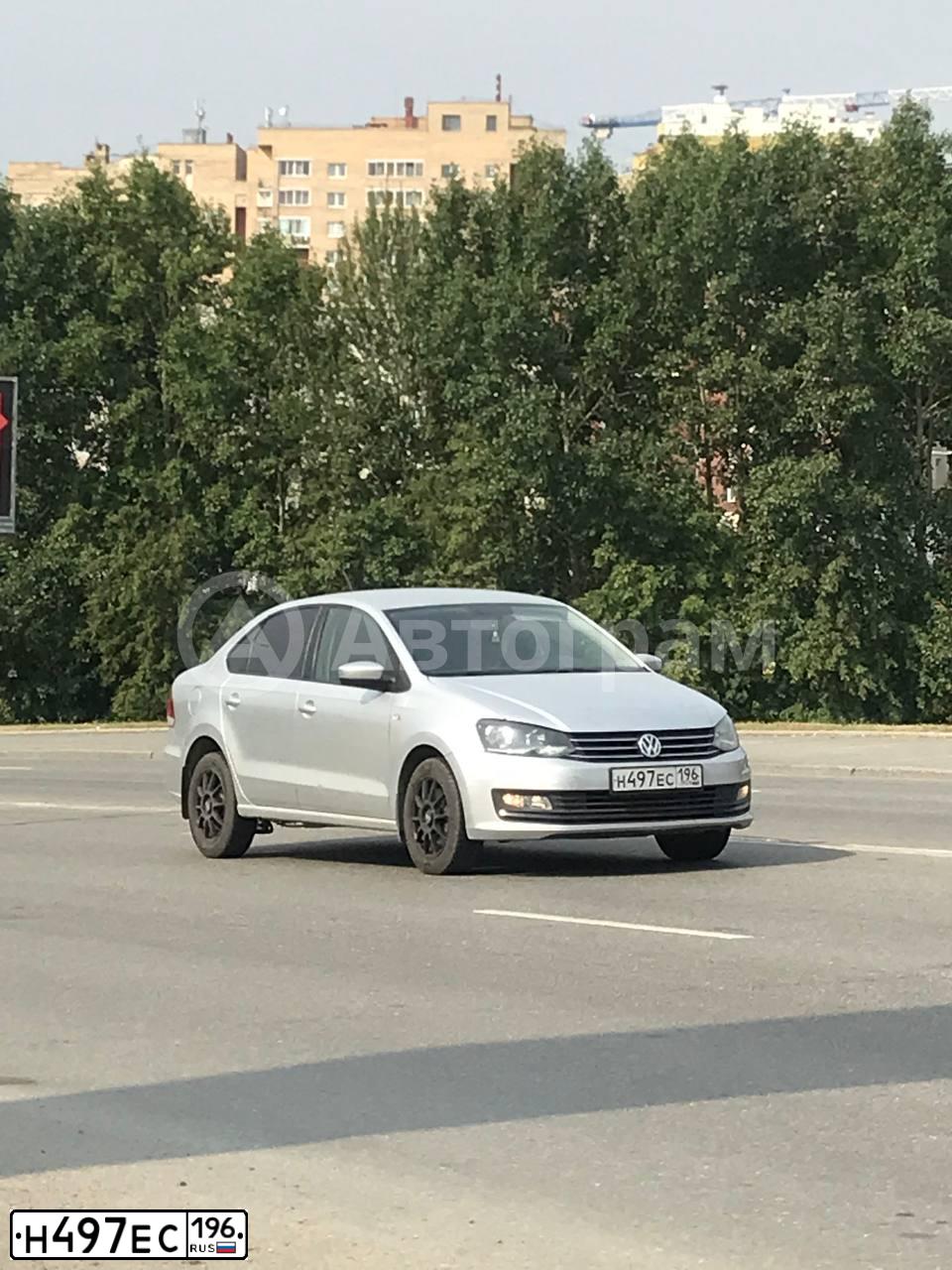 Фото автомобиля VOLKSWAGEN POLO, 2015 — госномер Н497ЕС196. Цвет: Серебристый