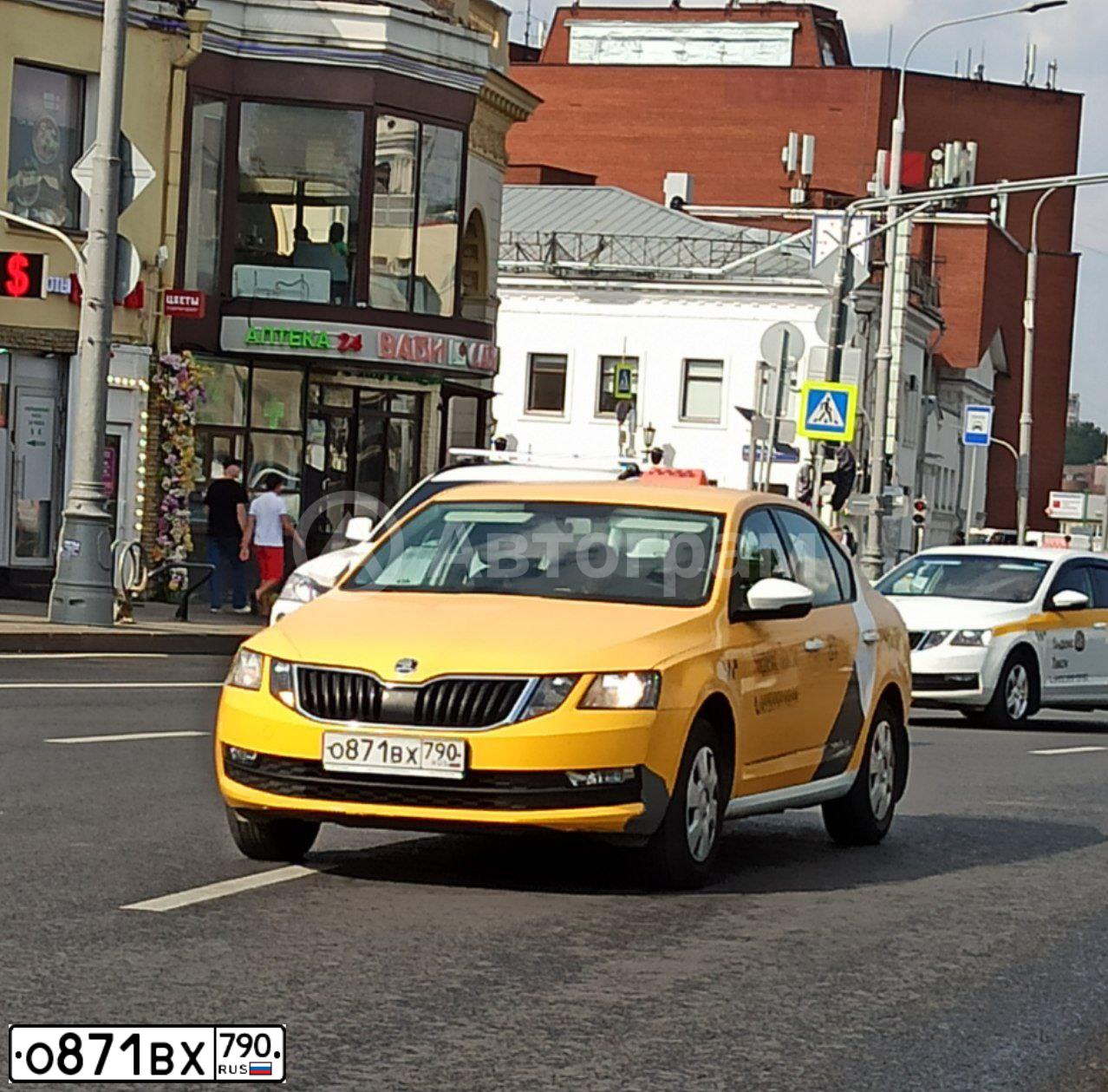 Фото автомобиля SKODA OCTAVIA, 2020 — госномер М656ВВ702. Цвет: ЖЕЛТЫЙ