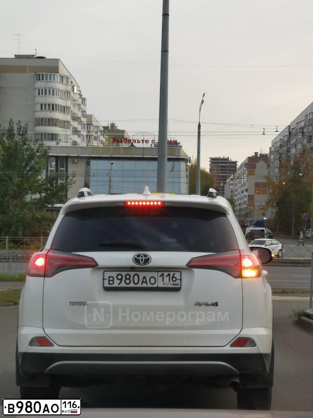 Фото автомобиля TOYOTA RAV4, 2017 — госномер В980АО116. Цвет: БЕЛЫЙ