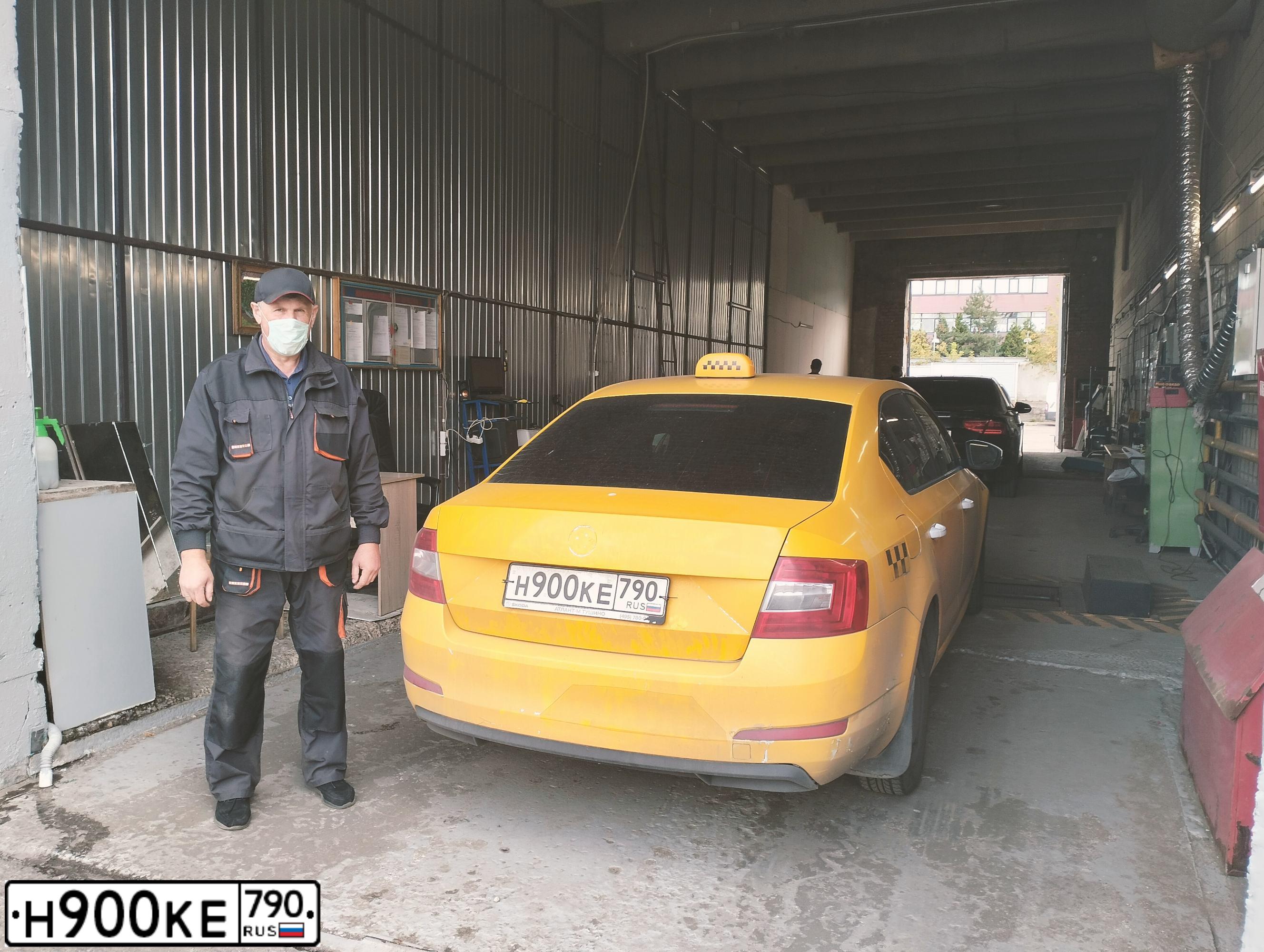 Фото автомобиля SKODA OCTAVIA, 2016 — госномер Н907МР193. Цвет: ЖЁЛТЫЙ