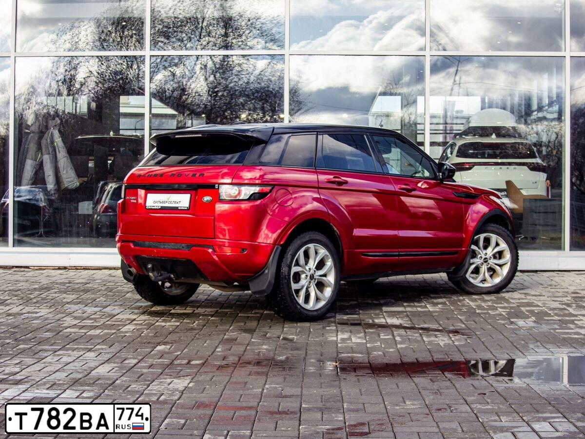Фото автомобиля LANDROVER RANGE ROVER EVOQUE, 2014 — госномер Т782ВА774. Цвет: Красный