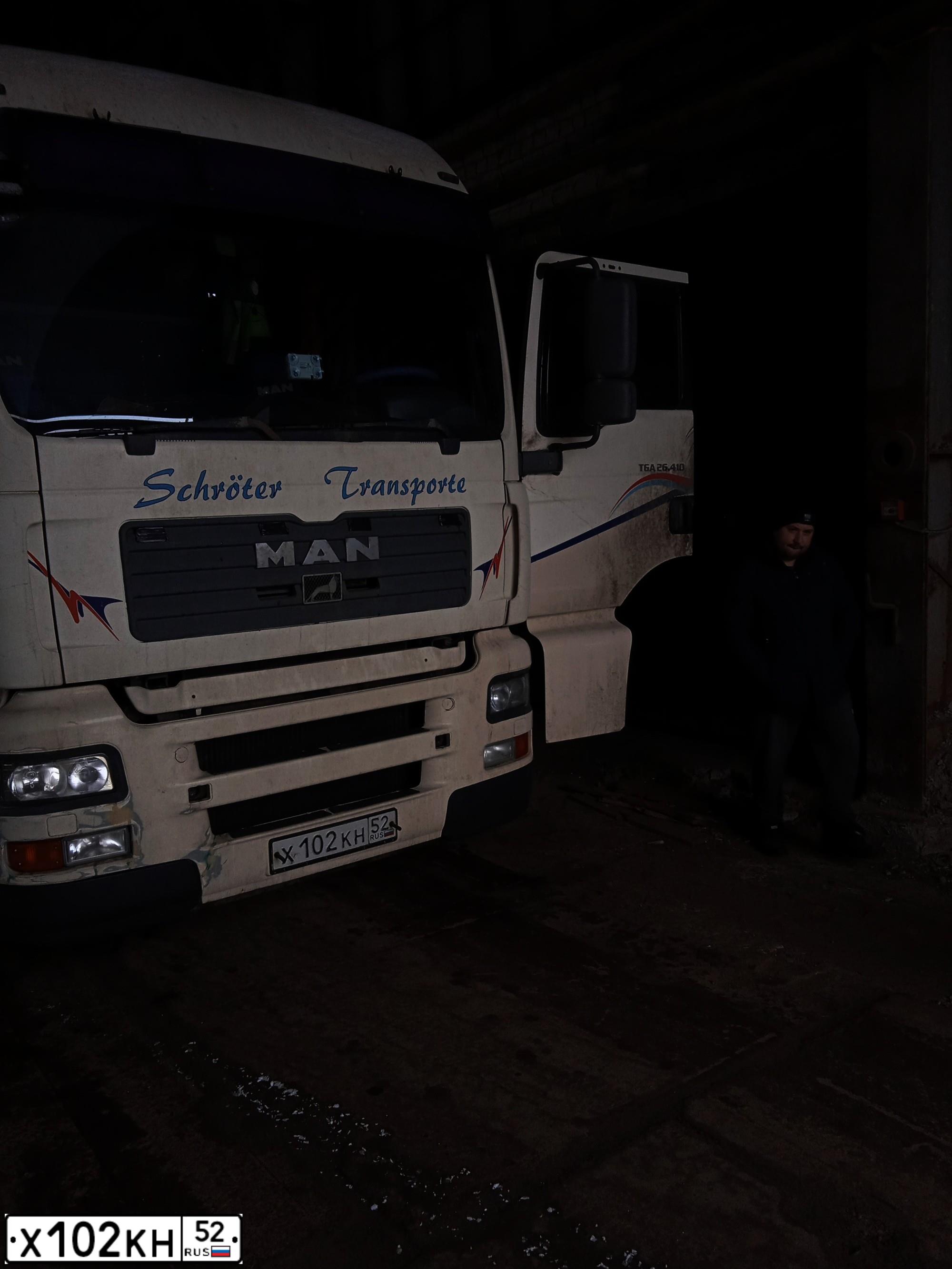 Фото автомобиля MAN TGA 26.XXX /6X2/, 2004 — госномер Х102КН52. Цвет: Белый